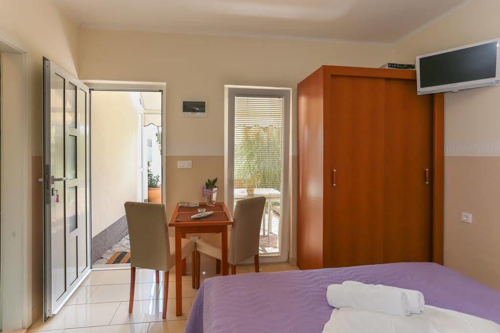 Apartments & Rooms Buble Трогир Экстерьер фото