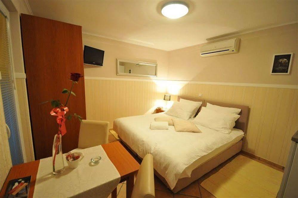 Apartments & Rooms Buble Трогир Экстерьер фото