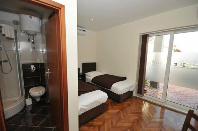Apartments & Rooms Buble Трогир Экстерьер фото